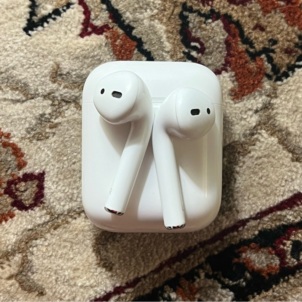 Apple AirPods (2nd
Generation)